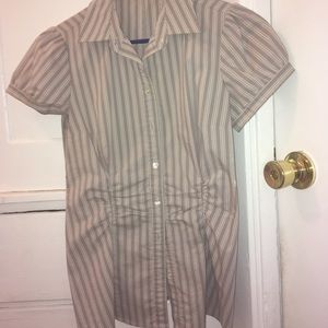 🌲Short sleeve women’s fitted button down